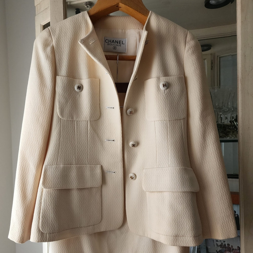COPY - CHANEL BOUTIQUE jacket and skirt set. Vintage